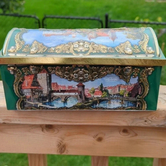 German Biscuit Tin - Picture 1 of 9